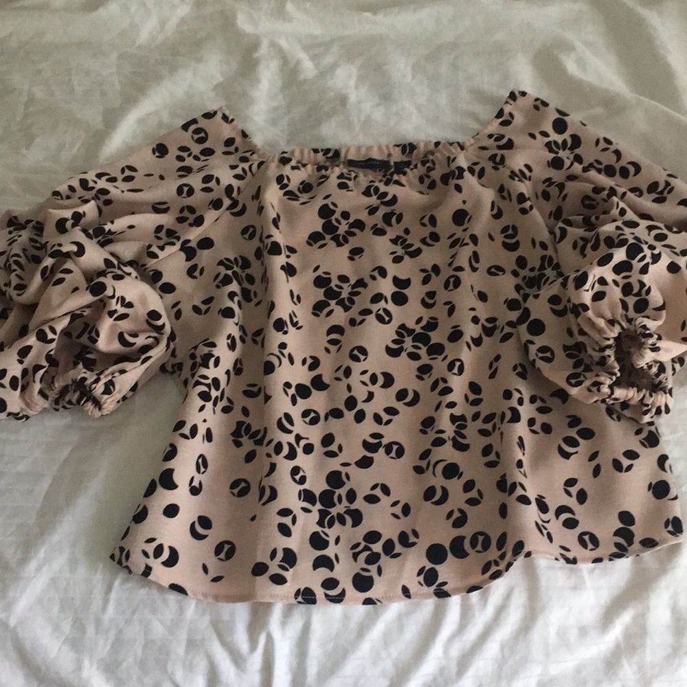Gorgeous Halogen off the shoulder blouse - Picture 2 of 4